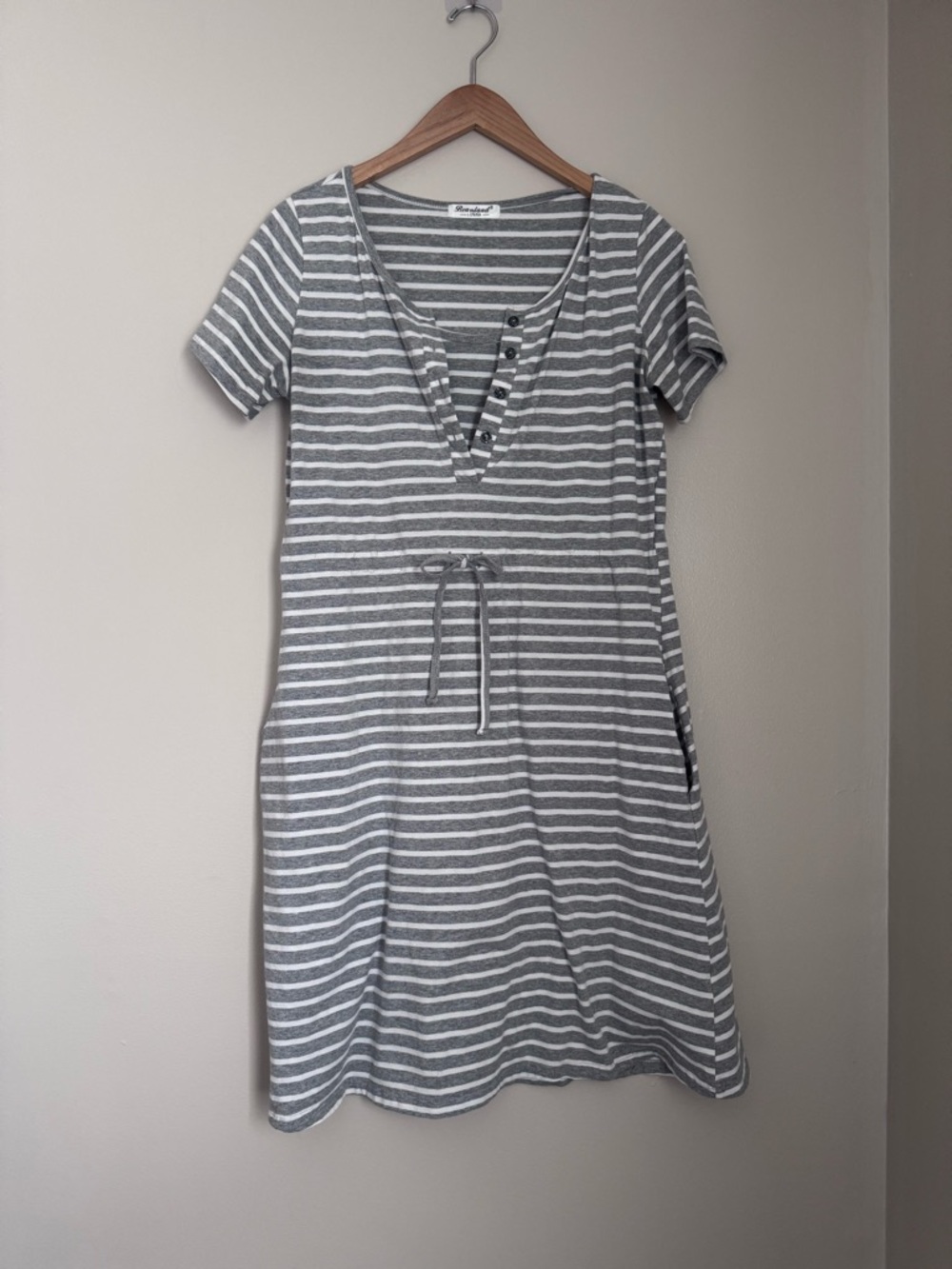 Bearsland Gray and white striped nursing dress size L